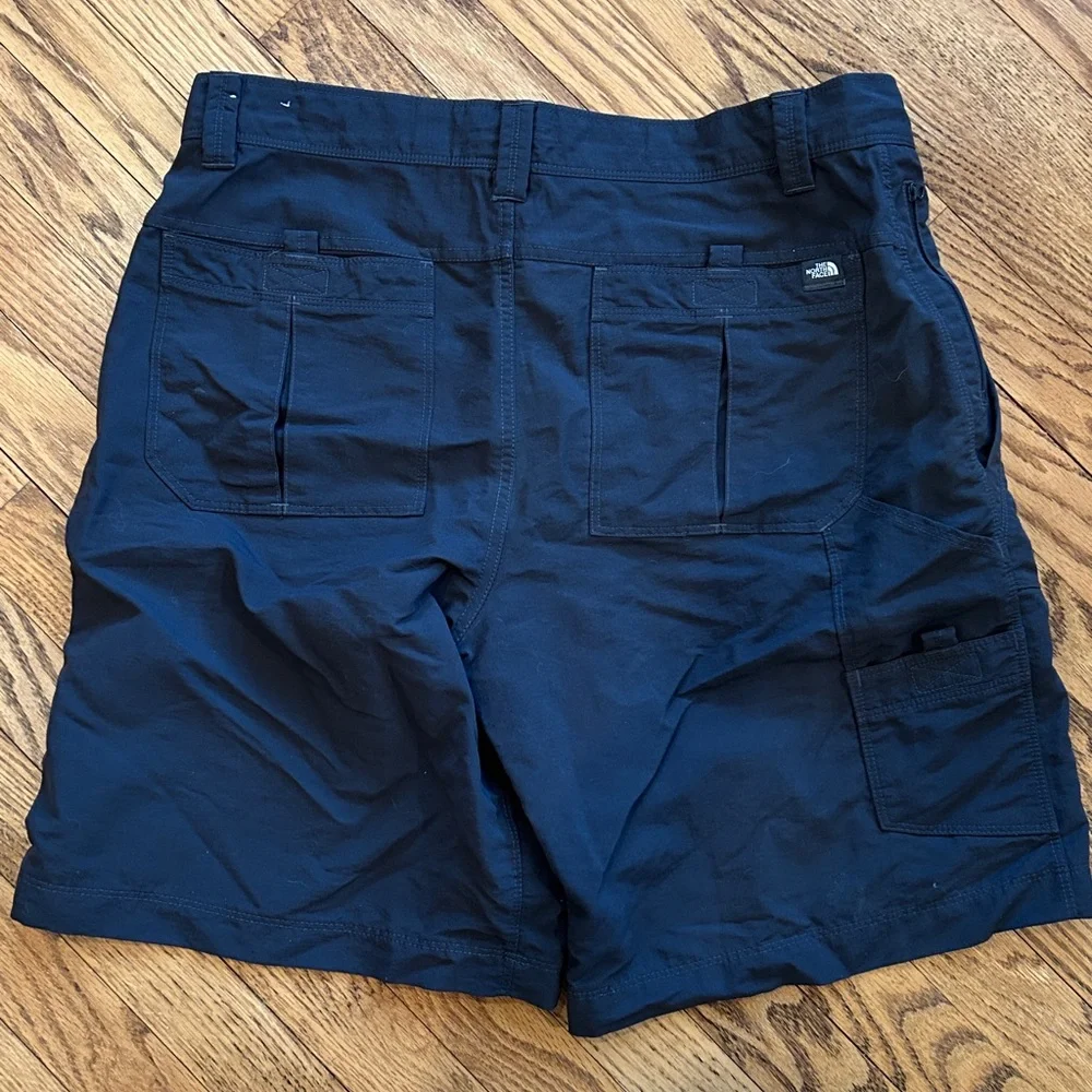 💚HP💚North Face Shorts - Picture 3 of 3